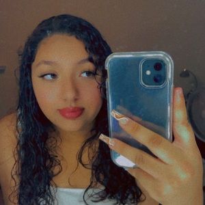 Meet your Posher, Anahi